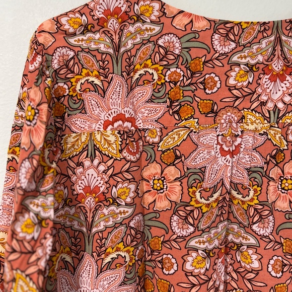 🦋Loft Floral Button Down Elastic Cuff Shirt - Picture 6 of 9